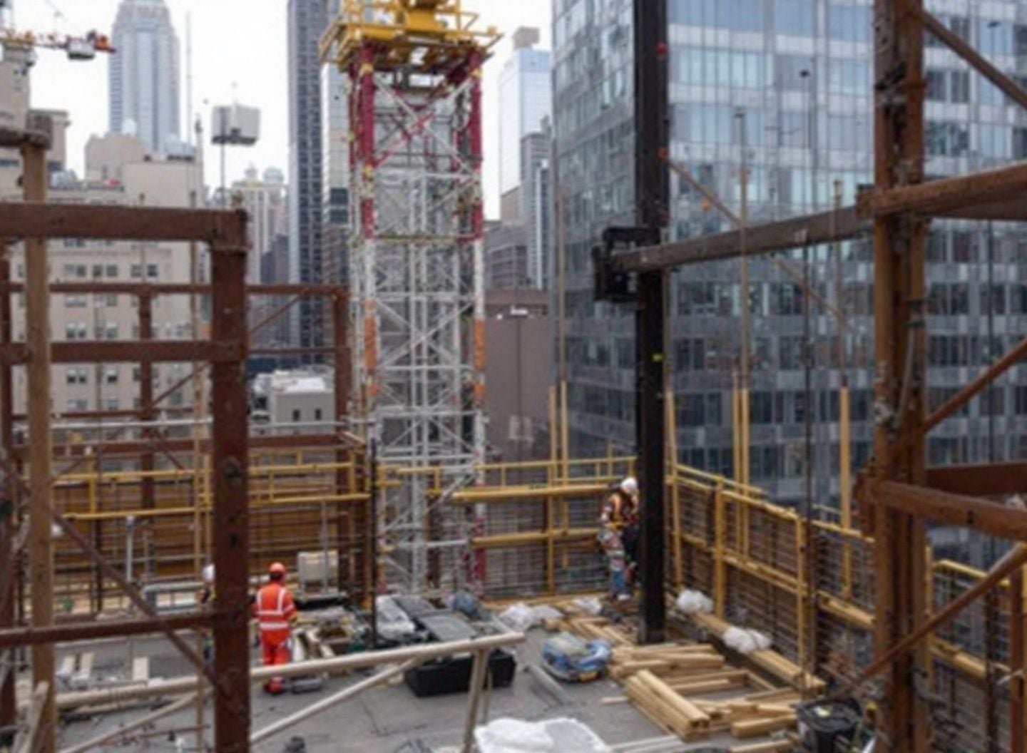 Overhead Power Line Contact on NY Construction Sites: Electrocution Claims