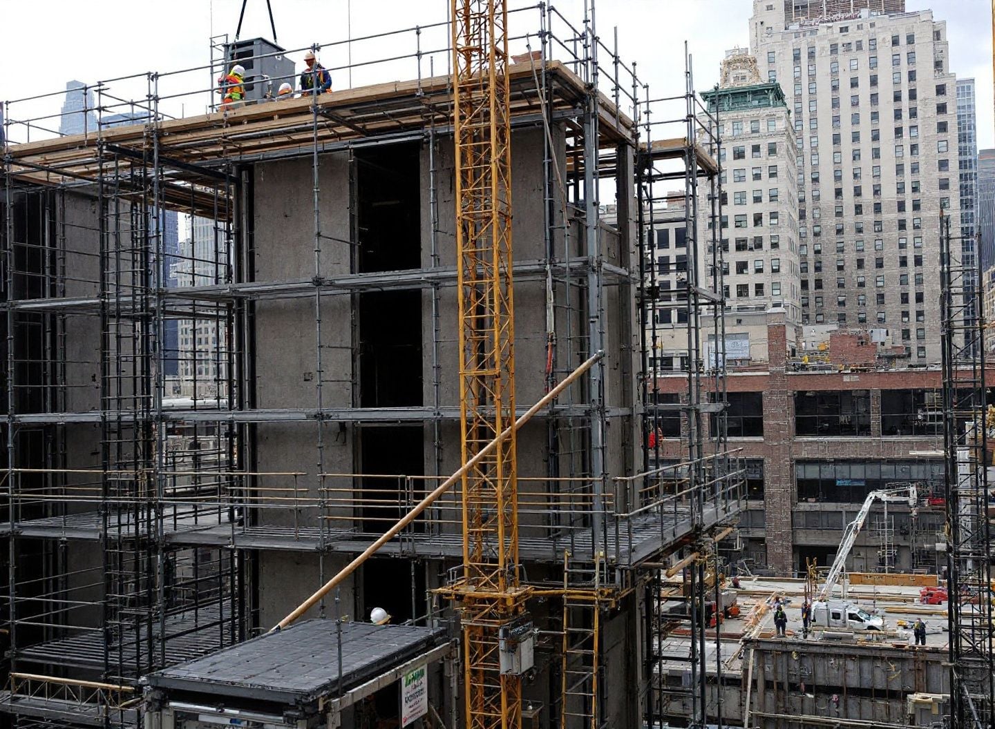 Personnel Hoist and Construction Elevator Falls: Catastrophic NY Injuries