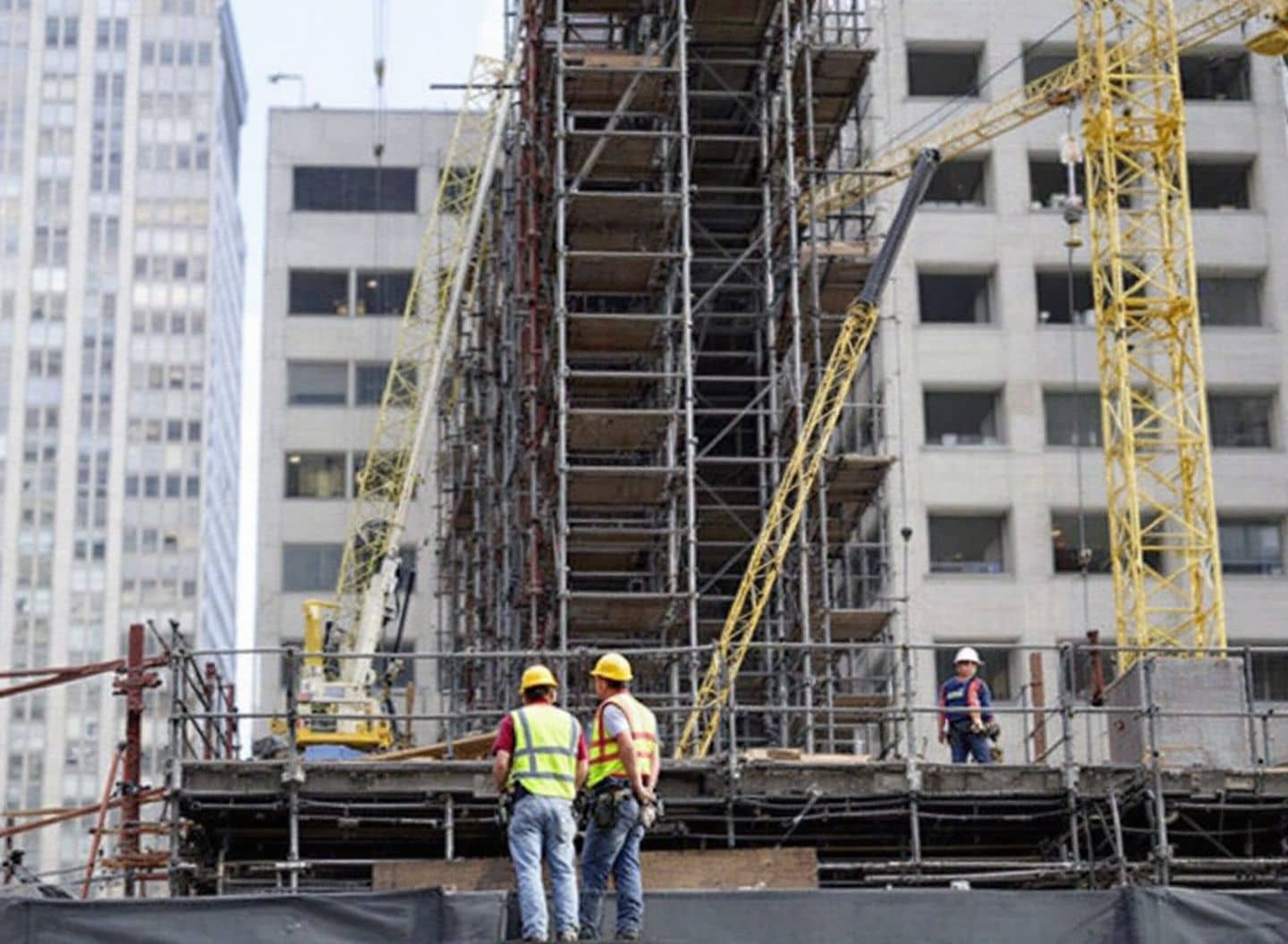 Pump Jack Scaffold Falls During New York Siding and Roofing Work