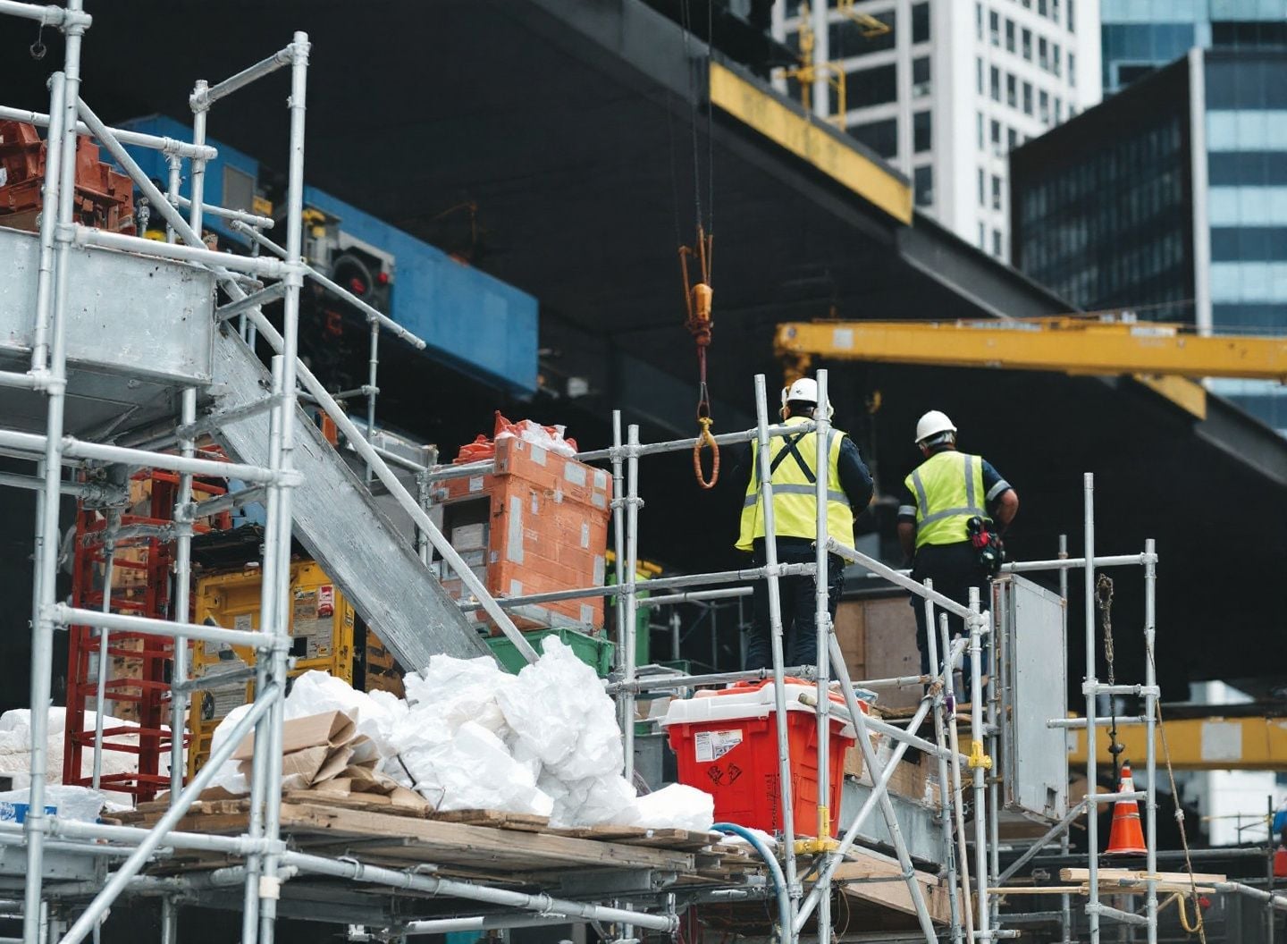 Wind, Ice, and Weather: When NY Scaffold Work Should Stop
